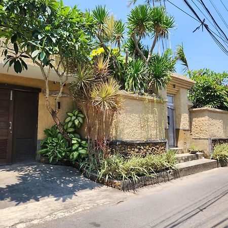 Villa Nesanur - Comfortable & Spacious Beachside Sanur Exterior foto